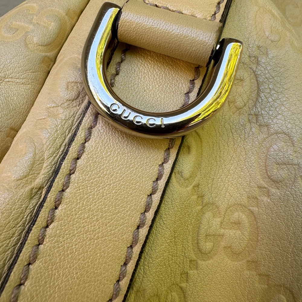 GUCCI
Guccissima Leather Shoulder Bag - Picture 3 of 16